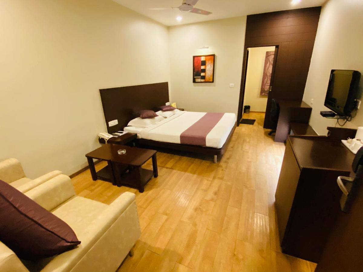 Saluja Residency Hotel Siliguri Bagian luar foto