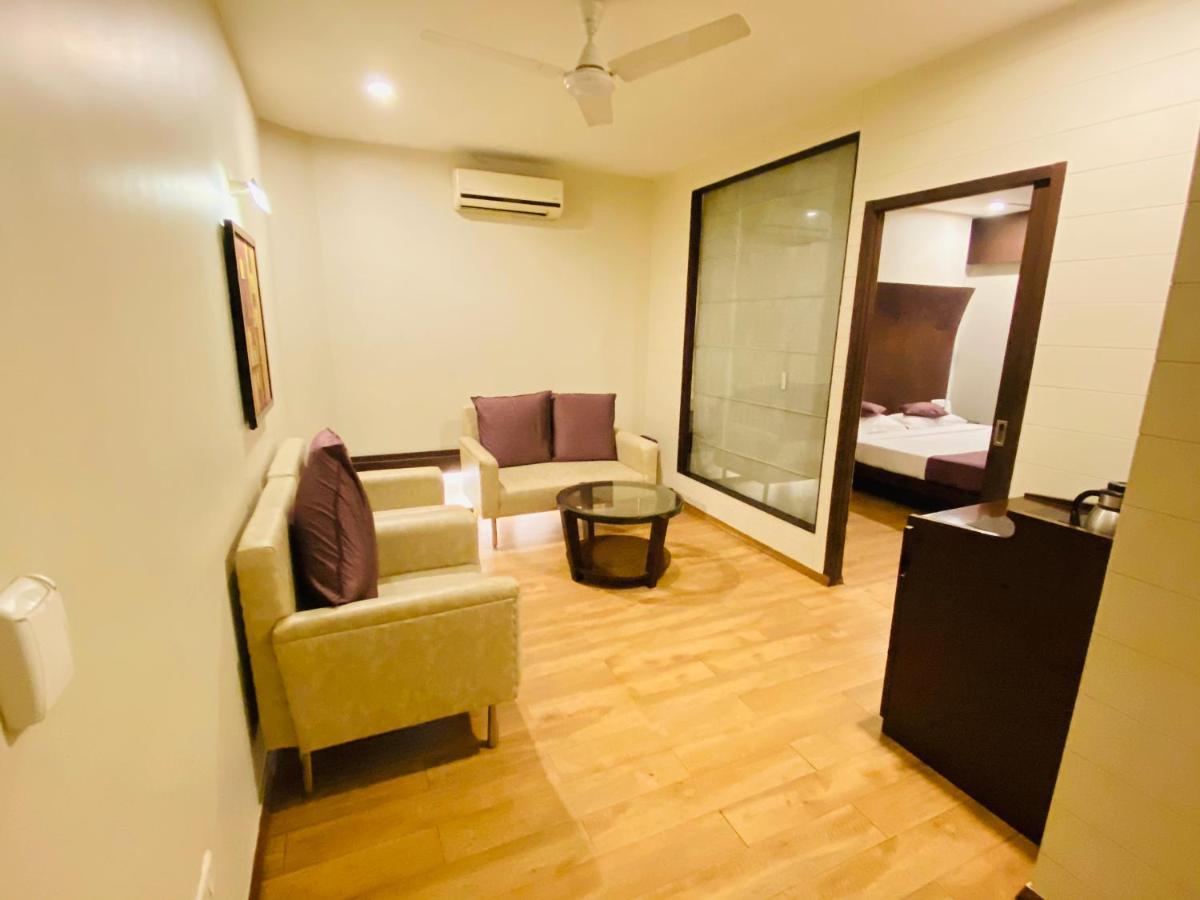 Saluja Residency Hotel Siliguri Bagian luar foto