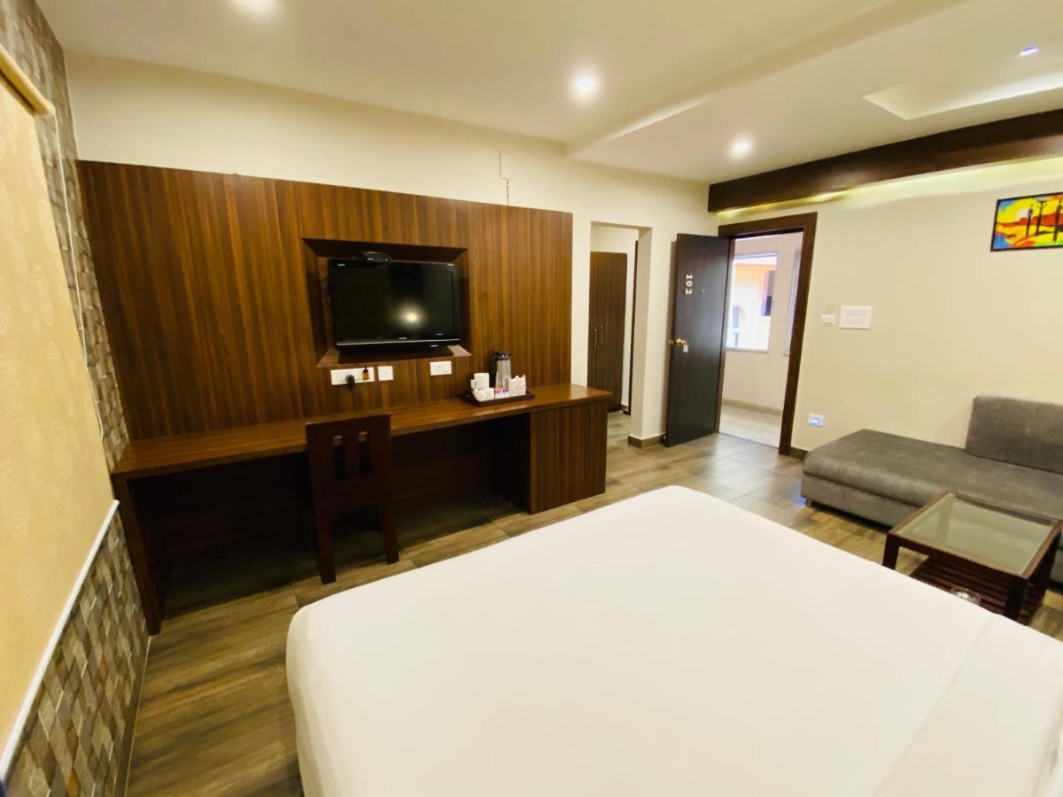 Saluja Residency Hotel Siliguri Bagian luar foto